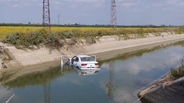 Otomobil, sulama kanalına devrildi: 1 ölü, 2 yaralı