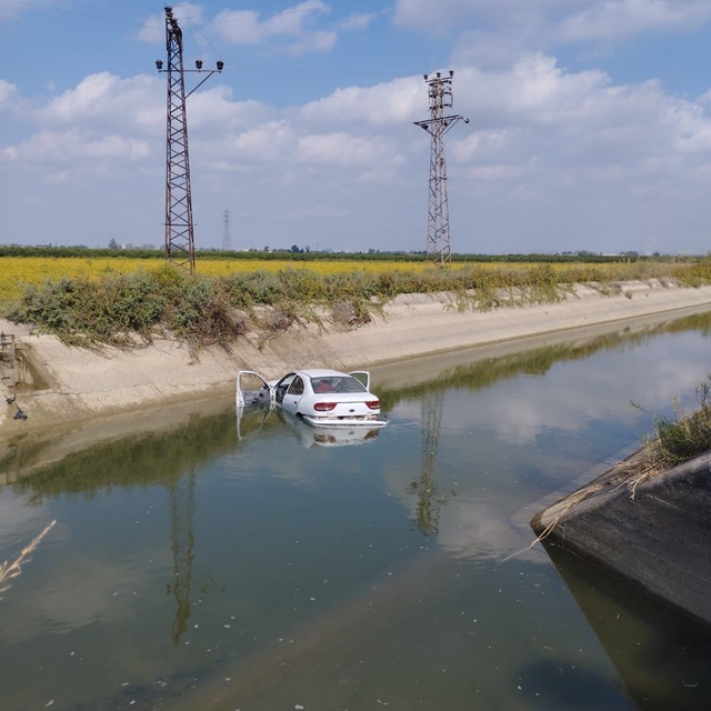 Otomobil, sulama kanalına devrildi: 1 ölü, 2 yaralı