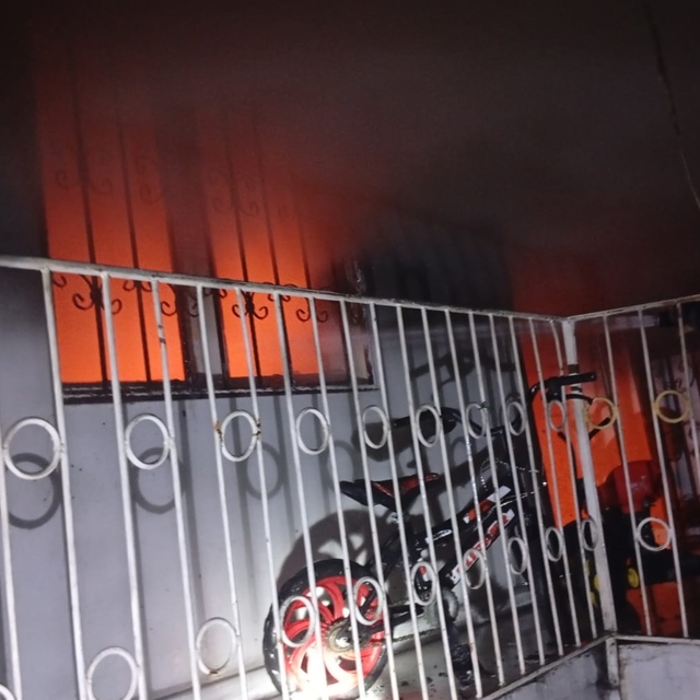 Adana'da çıkan yangında müstakil ev kullanılmaz hale geldi