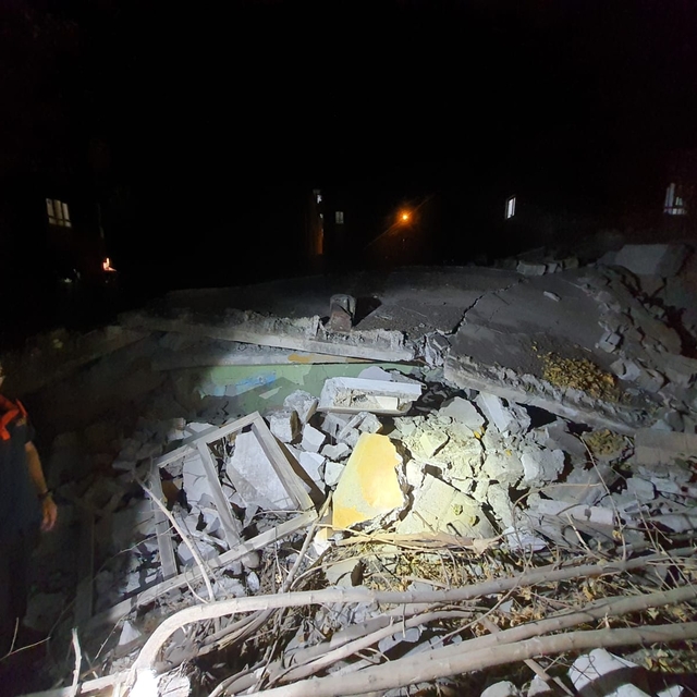 Batman'da 2 katlı metruk bina çöktü