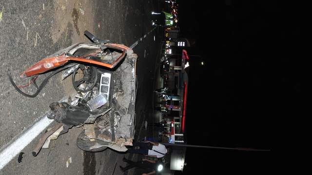 Manisa'da otomobil ile kamyonet çarpıştı: 5 ölü, 6 yaralı