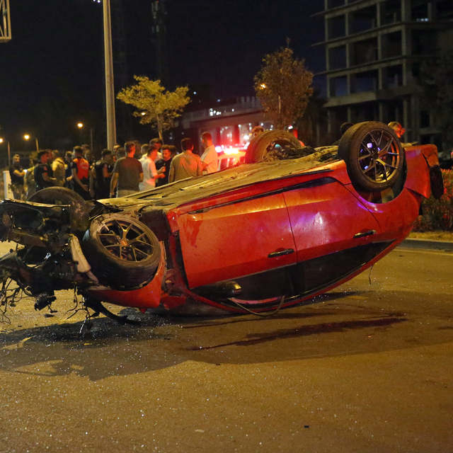 Hatay'da otomobilin yayalara çarptığı kazada 3 kişi ölü, 3 kişi yaralandı