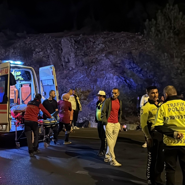 Muğla'da yolcu otobüsü devrildi: 5 yaralı