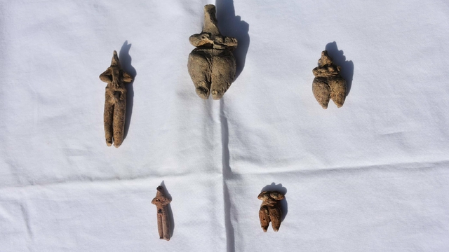 Ulucak Höyüğü'nde 8 bin yıllık 5 heykelcik bulundu