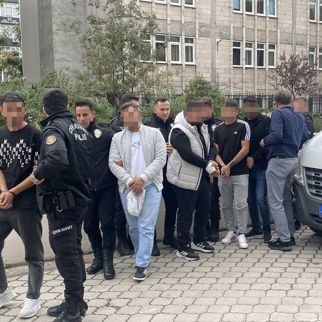 Samsun'da uyuşturucu operasyonuna 8 gözaltı