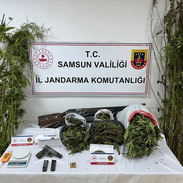Samsun'da evinde 9 kilo 660 gram esrar ele geçirilen zanlı yakalandı