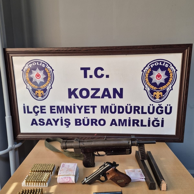 Adana'da iş yerine silahlı saldırı düzenledikleri iddia edilen 2 şüpheli ya...