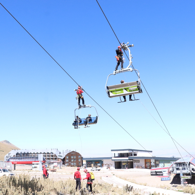 Erciyes Kayak Merkezi'nde kurtarma ekipleri tatbikatlarla yeni sezona hazır...