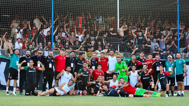 Karşıyaka dört dörtlük