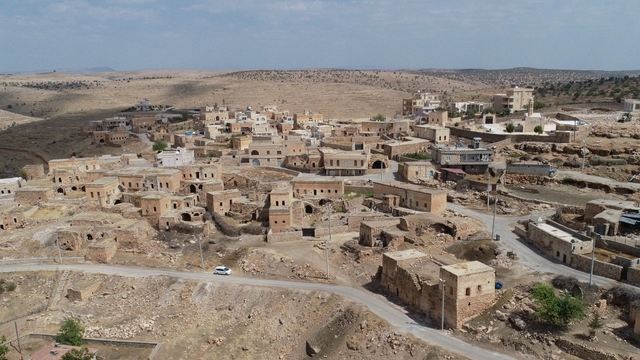 Süryaniler terör nedeniyle terk etmek zorunda kaldıkları topraklarına dönüyor