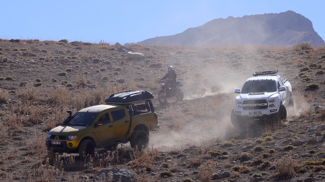 Off-road tutkunları Berçelan Yaylası'nın zorlu parkurlarını deneyimledi