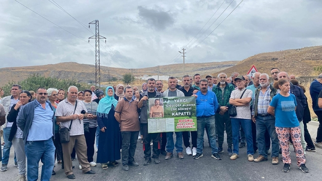 Çiğlilerden Harmandalı'da geçici depolamaya, çöp kamyonlarının yolunu keserek tepki
