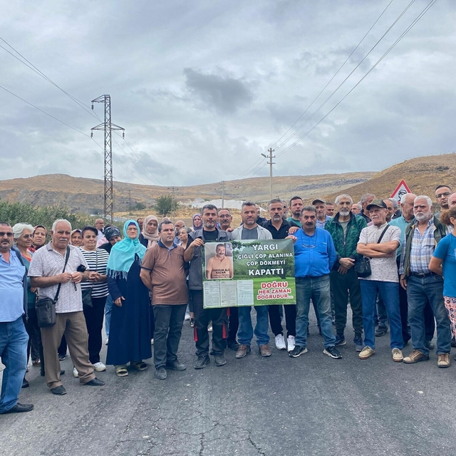 Çiğlilerden Harmandalı'da geçici depolamaya, çöp kamyonlarının yolunu keser...