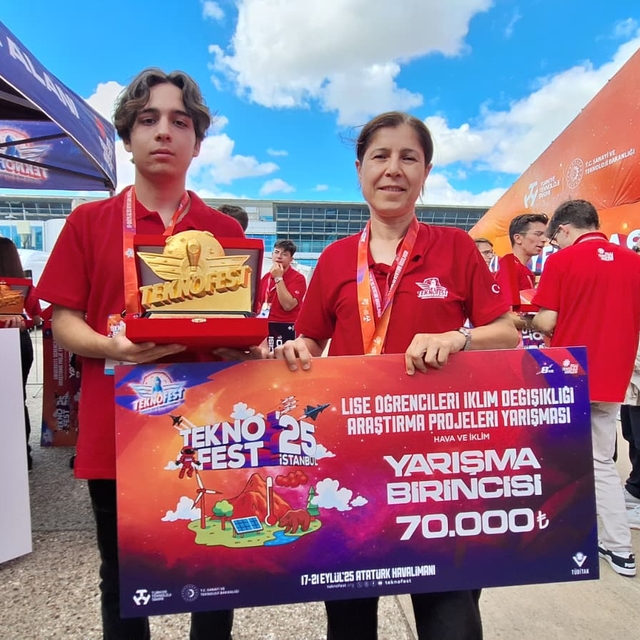 İzmirli öğretmen ve öğrenciler TEKNOFEST'ten ödüllerle döndü