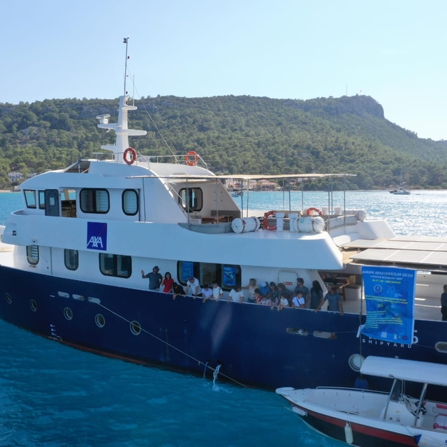 Antalya'da denizle buluşan öğrenciler ilk dalış deneyimlerini yaşadı