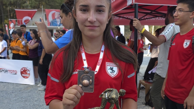 Samsunsporlu Yağmur Tosun, Türkiye rekoru kırdı