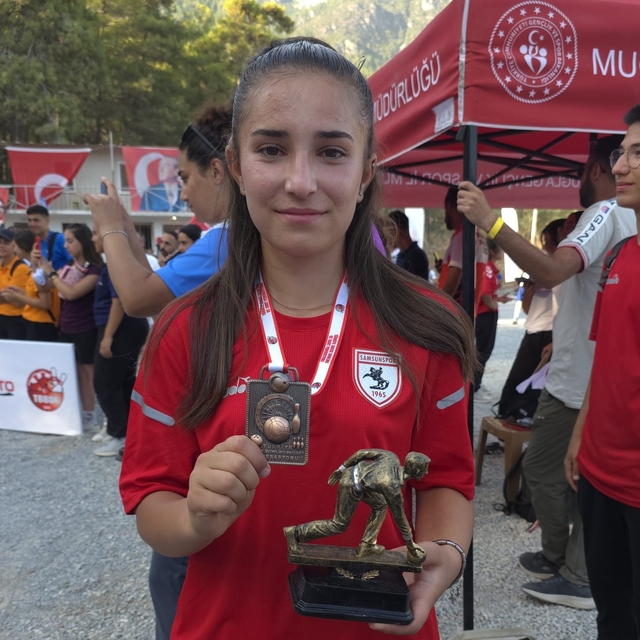 Samsunsporlu Yağmur Tosun, Türkiye rekoru kırdı