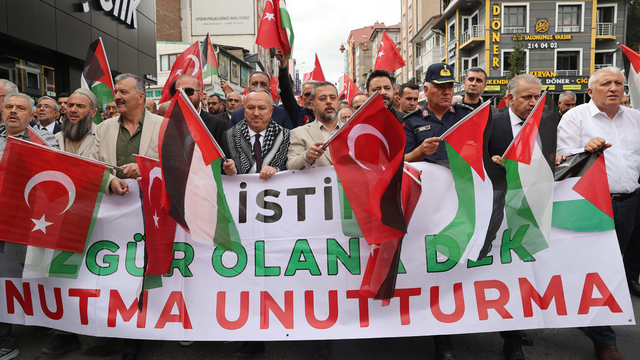 Nevşehir'de Küresel Sumud Filosu'na destek yürüyüşü düzenlendi