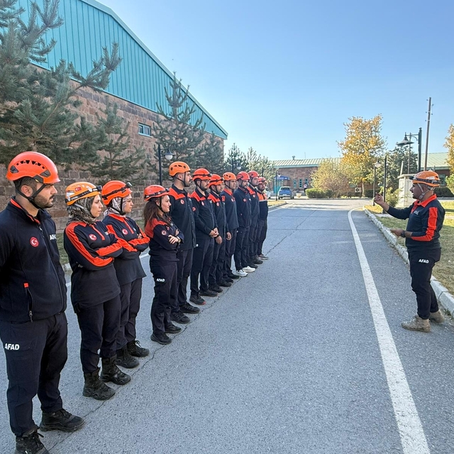 Göreve yeni başlayan 40 AFAD teknikeri Van'da eğitim görüyor