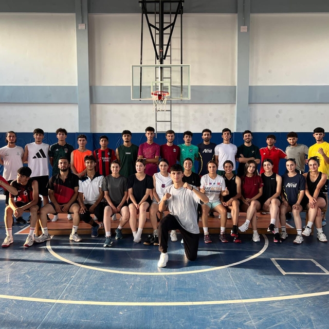 Van'da 40 öğrenci büyükşehir belediyesinin kursuyla hayallerine kavuştu