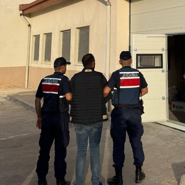 Anne ve babasını öldüren, 2 kuzenini de yaralayan şüpheli tutuklandı