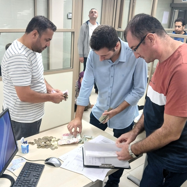 Kocaeli'de 2 dilencinin üzerinden 6 bin 160 lira çıktı