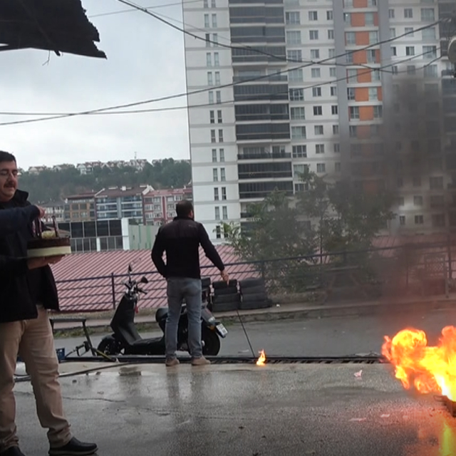 Yangın ihbarına giden itfaiye ekibine sürpriz kutlama