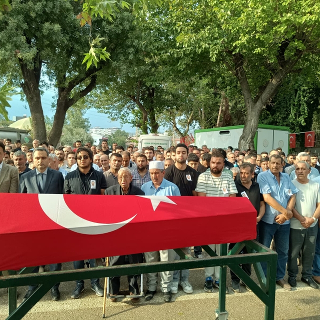 Gaziantep'te kalp krizi sonucu ölen polis memurunun cenazesi Adana'da defne...