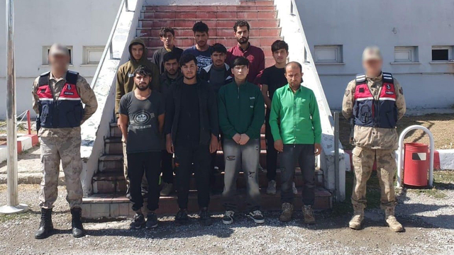 Bitlis'te 11 kaçak göçmen yakalandı, 2 organizatör tutuklandı