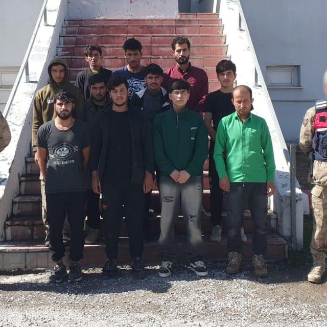 Bitlis'te 11 kaçak göçmen yakalandı, 2 organizatör tutuklandı