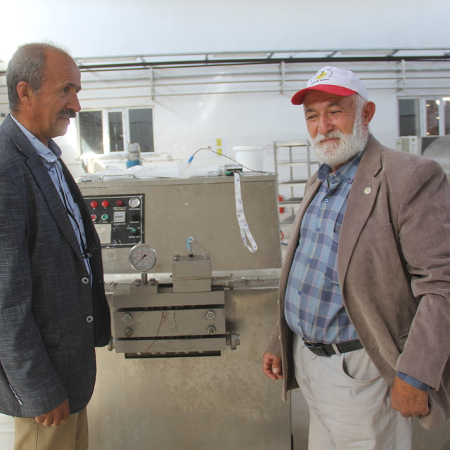 Zara Ziraat Odası Başkanı Şimşek, süt toplama ve üretim tesisini ziyaret et...