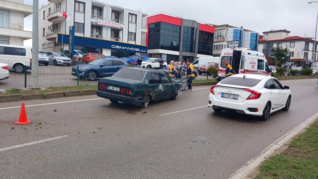Sinop'ta zincirleme trafik kazasında 1 kişi yaralandı