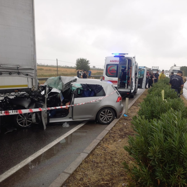 Manisa'da zincirleme trafik kazasında 1 kişi öldü, 2 kişi yaralandı