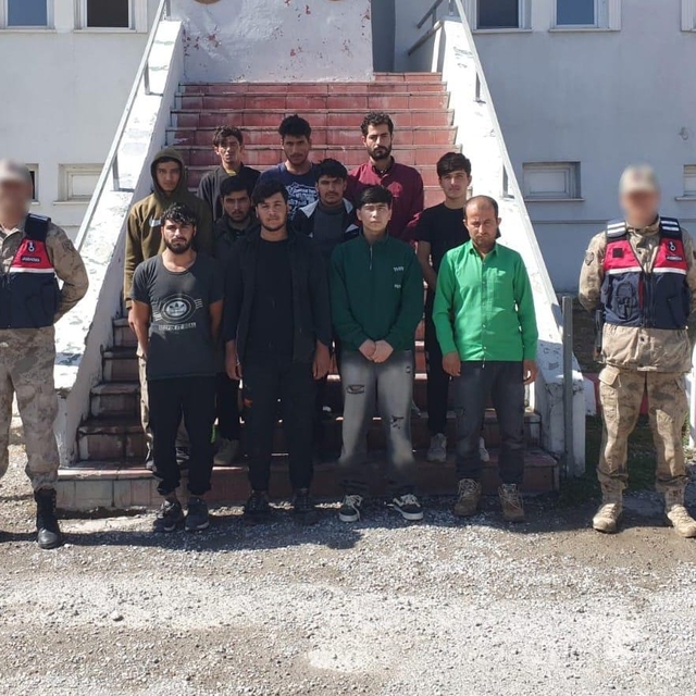 Bitlis'te Afganistan uyruklu 11 düzensiz göçmen yakalandı