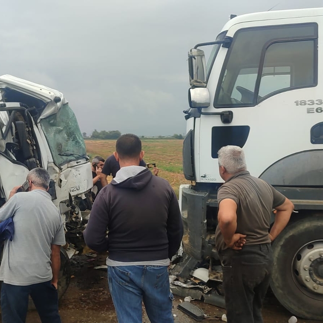 İzmir'de 2 süt kamyonunun çarpıştığı kazada 1 kişi yaralandı