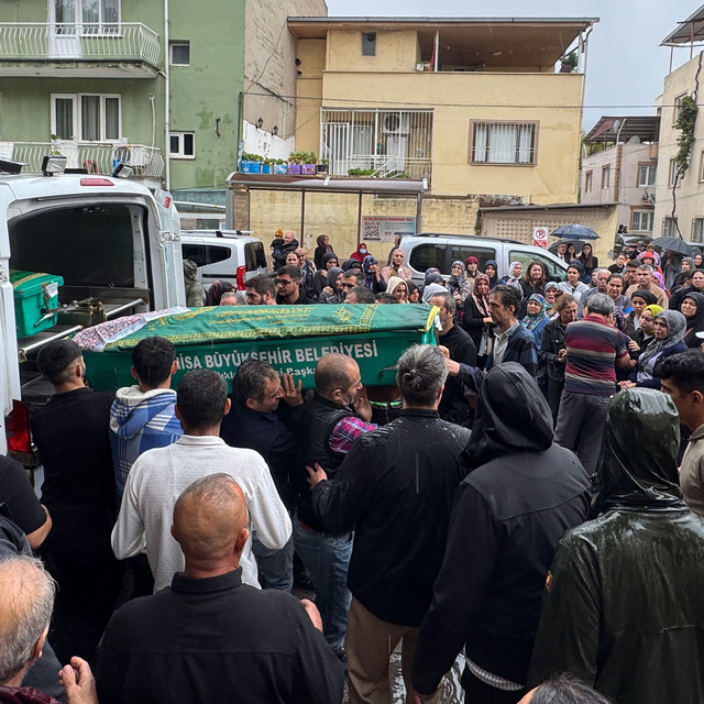 GÜNCELLEME 3 - Manisa'da pikapla otomobilin çarpışması sonucu 5 kişi öldü,...