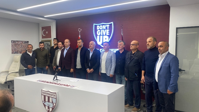 Bandırmaspor Başkanı Karakoyun'dan basın toplantısı düzenledi