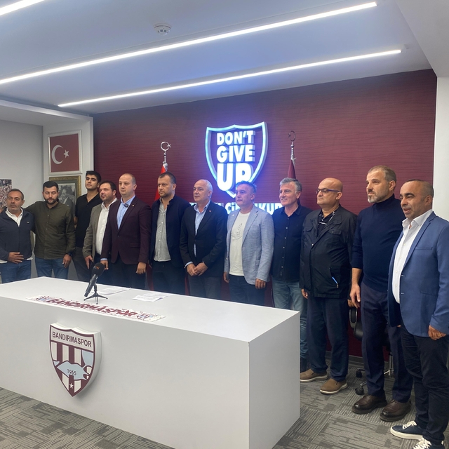 Bandırmaspor Başkanı Karakoyun'dan basın toplantısı düzenledi