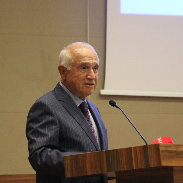 Cemil Çiçek: Batı dünyası vicdanını, İslam dünyası da aklını kaybetti