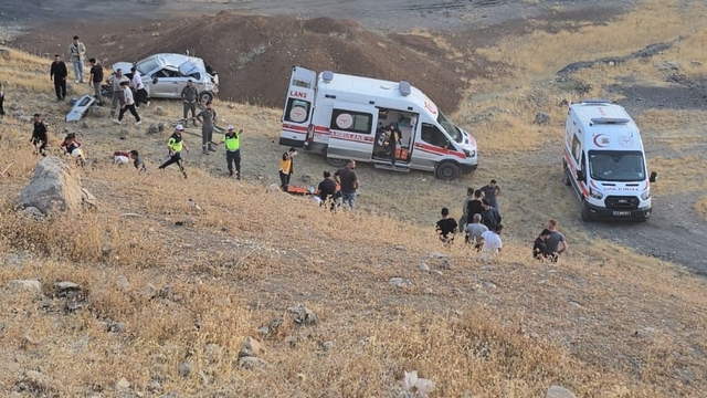 Şırnak'ta otomobil şarampole yuvarlandı: 1 ölü, 1 yaralı