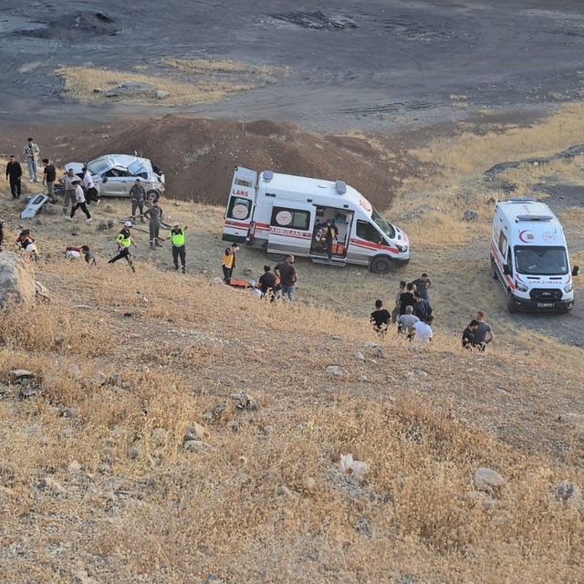 Şırnak'ta otomobil şarampole yuvarlandı: 1 ölü, 1 yaralı