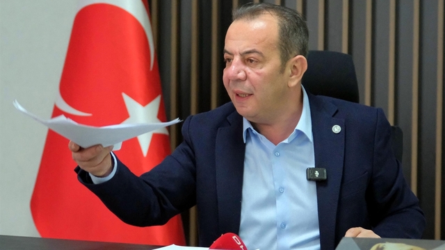 Tanju Özcan'a, Suriyeli sığınmacılara yönelik eylemleri nedeniyle yurtdışına çıkış yasağı