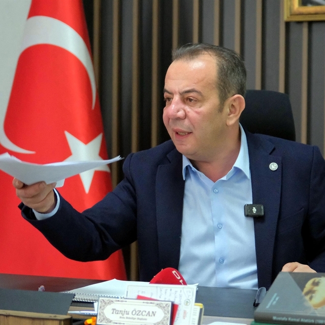 Tanju Özcan'a, Suriyeli sığınmacılara yönelik eylemleri nedeniyle yurtdışın...