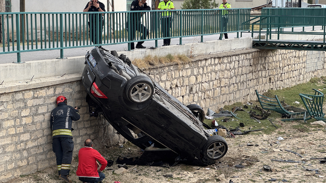 Konya'da kanala düşen otomobildeki 1 kişi öldü, 1 kişi yaralandı