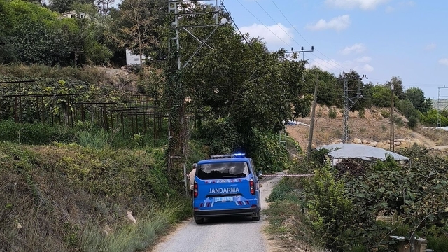 Mersin'de otomobil ile motosikletin çarpıştığı kazada 1 kişi öldü, 2 kişi yaralandı