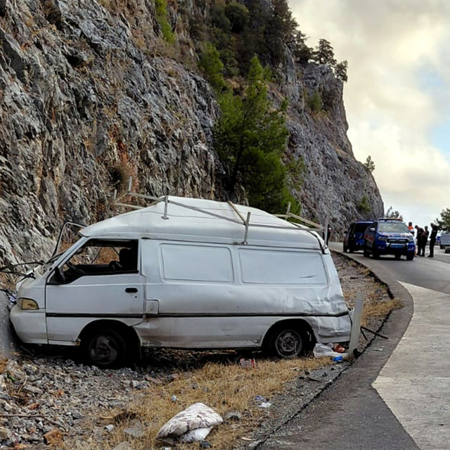 Yolcu otobüsüyle minibüs çarpıştı: 1 ölü, 1 yaralı