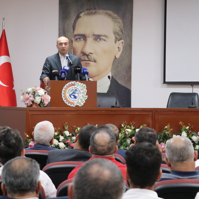 KOSGEB Başkanı İbrahimcioğlu, Siirt'te KOBİ'lere yönelik düzenlenen toplant...