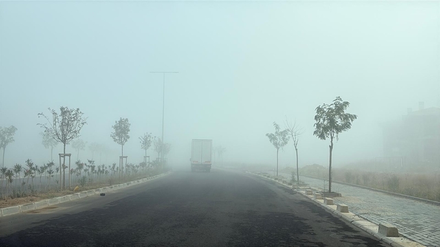 Çorlu'da sis etkili oldu