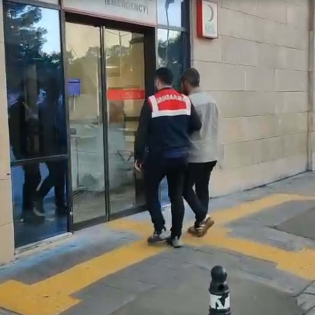 İzmir merkezli FETÖ operasyonu: 35 gözaltı