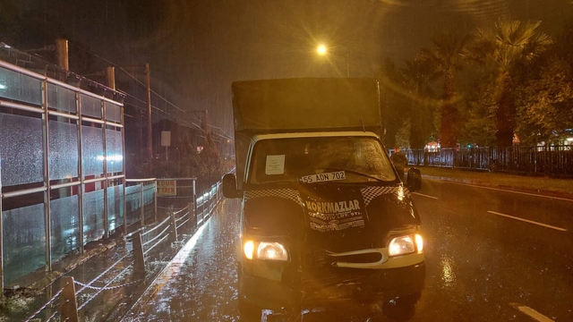 Samsun'da yolun karşısına geçmeye çalışırken kamyonetin çarptığı 2 çocuk öldü